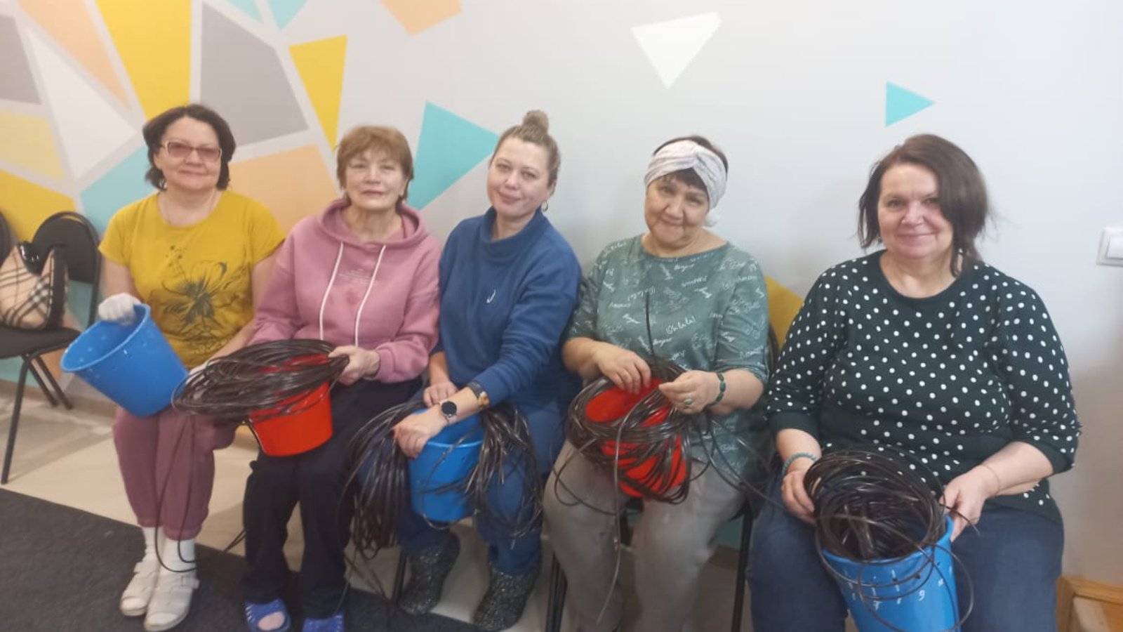 эмблема клуба ровесник. ровесник часы. сибтонар иркутск. часы механические чайка. молодость часы.